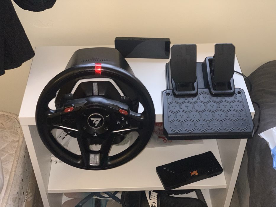Volante + Pedais THRUSTMASTER T128 (PS5/PS4/PC - Preto) novo usado 1 estou a vender porque não tenho mais Pc