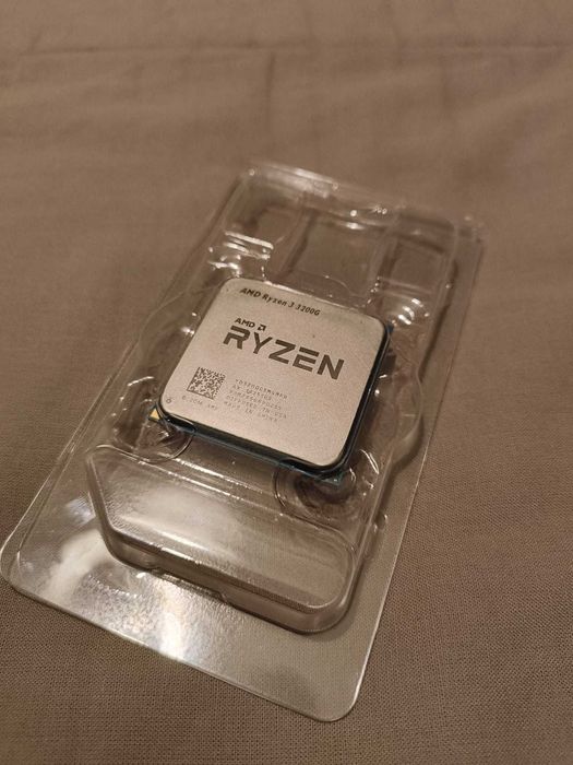 Processador AMD Ryzen 3 3200G + Cooler Stock AMD - Socket AM4