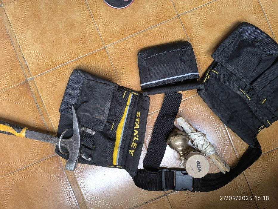 Bolsa Stanley de carpinteiro com prumo novo e martelo