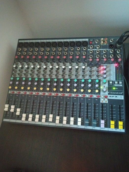 Mesa de Mistura Soundcraft EFX12 com Efeitos Lexicon – Excelente Estado