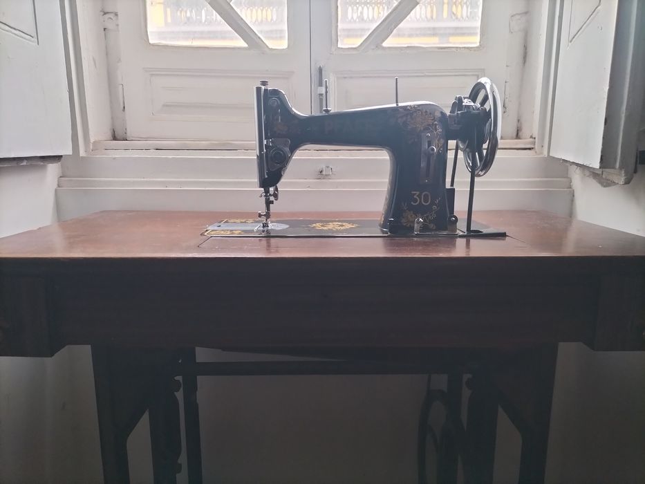 Máquina de Costura Antiga Pfaff 30, Séc. XX