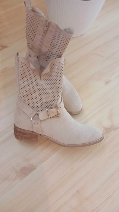 Botki zamszowe 37 beż