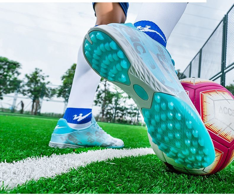 Нові кросівки, сороконіжки 35 р.