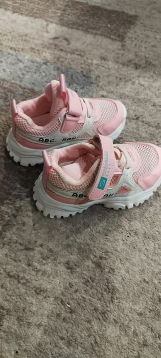 Продам детские летние крассовки на девочку