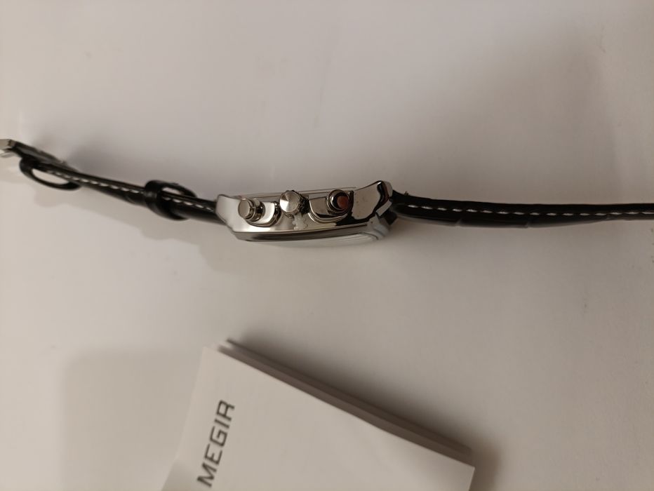 Годинник кварцовий НОВИЙ