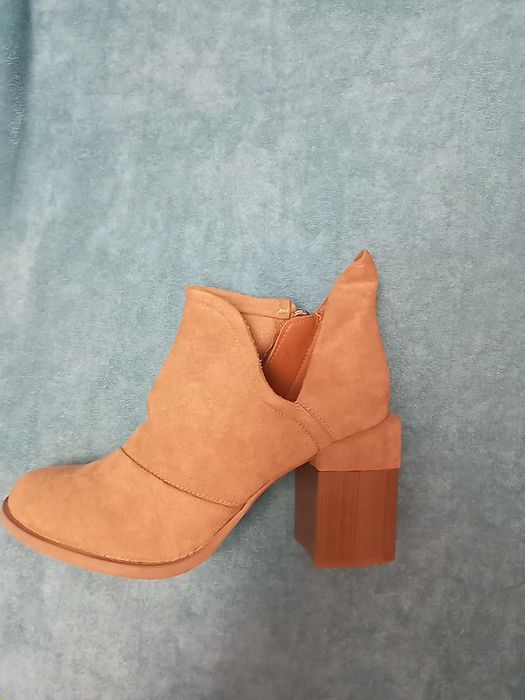 Ботинки женские  38 р