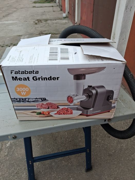 Dwie maszynki do mielenia