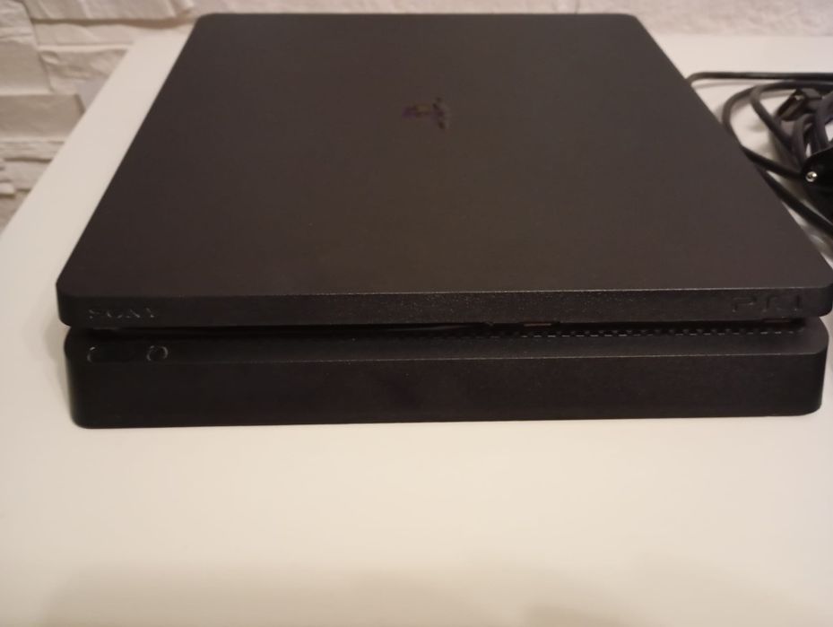 Konsola PS 4 Slim  CUH 2216A
