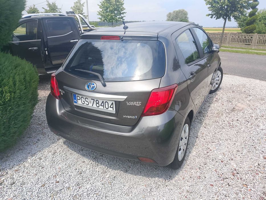 Toyota Yaris 2017r. 1.5 hybryda automat 116tys/km
