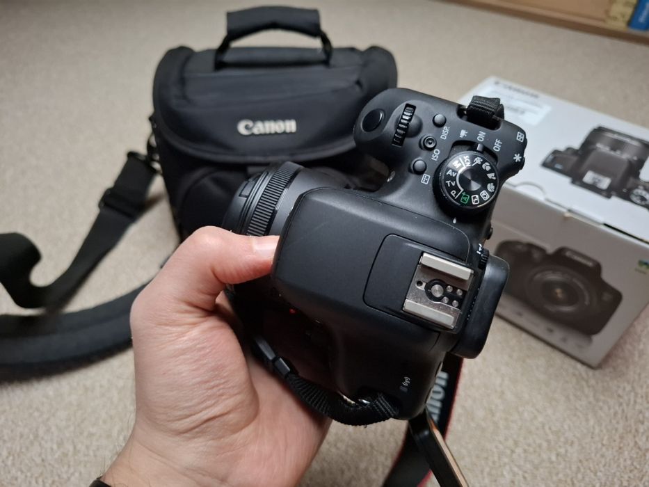 Canon EOS 750d + 18-55 mm + 50 mm + pokrowiec i karty pamięci