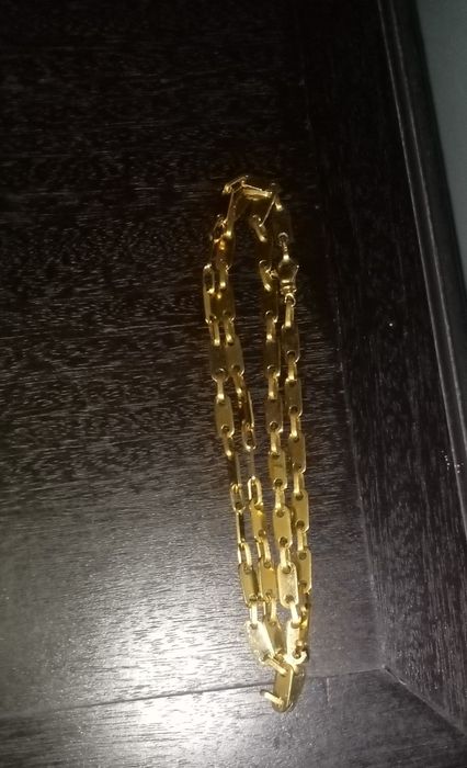 Fio em ouro 19k.