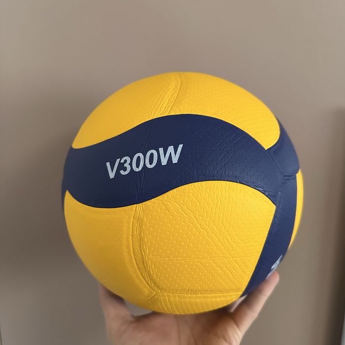 Мяч волейбольний mikasa v300w mva 200 molten legend