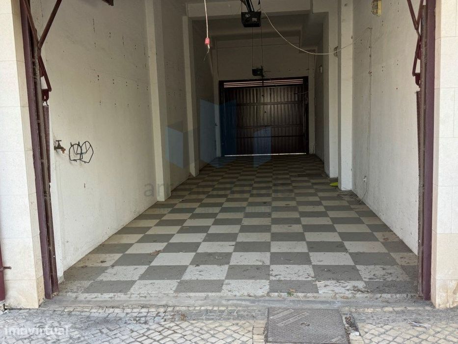 Arrenda-se excelente T3 em ultimo piso com terraço de 120m2 em Celas