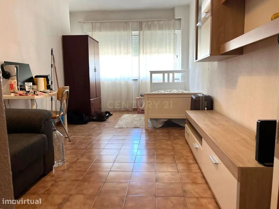 Apartamento T3 em Faro, muito central, próximo da Universidade. — Faro (Sé E São Pedro), Faro