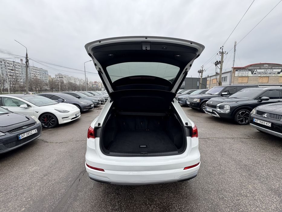 Продам Audi Q3 2l