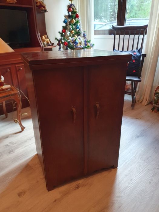 Máquina Costura SINGER Vintage com móvel integrado