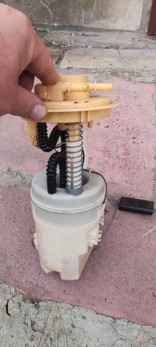 Продам бензонасос на Mitsubishi Colt 1.3