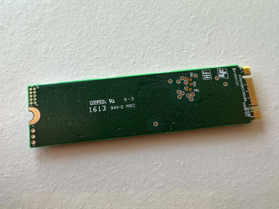 Vários NVMe e SSD