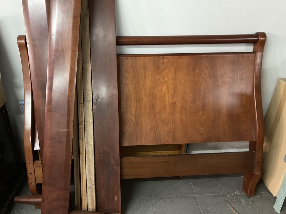 Comoda, mesas de cabeceira e cama em cerejeira
