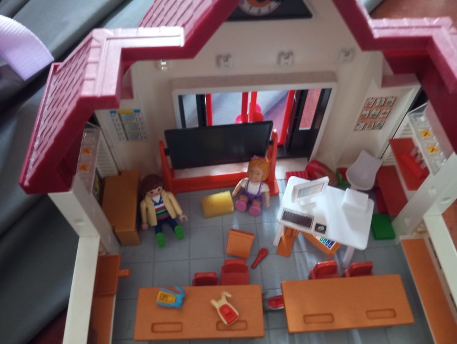 Carrinha e escola Playmobil