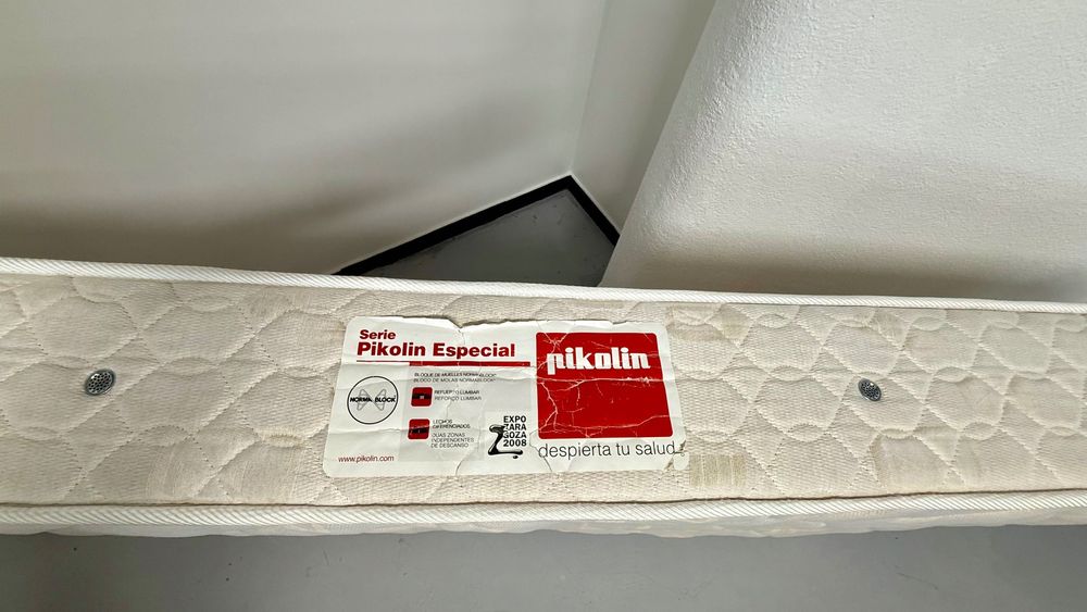 Vendo Cama Solteiro – Com Colchão Incluído!