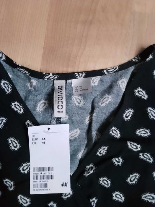 Bluzka dekolt kopertowy.