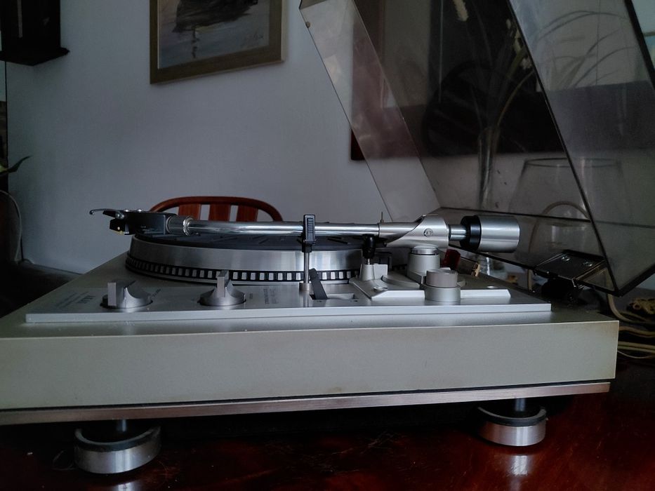 Sprzedam gramofon Akai AP-307