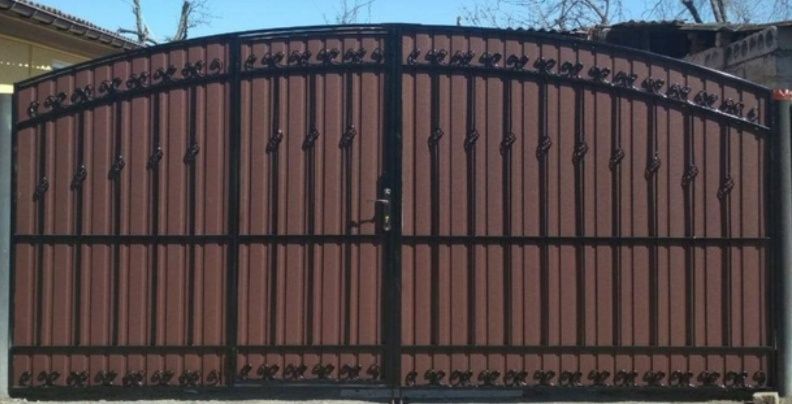 Розпашні ворота під замовлення.