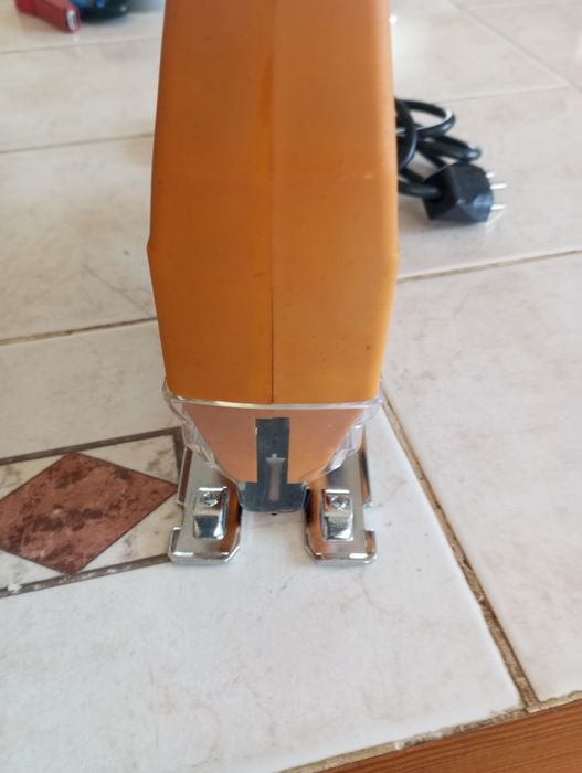 Máquina de serrar tik tik