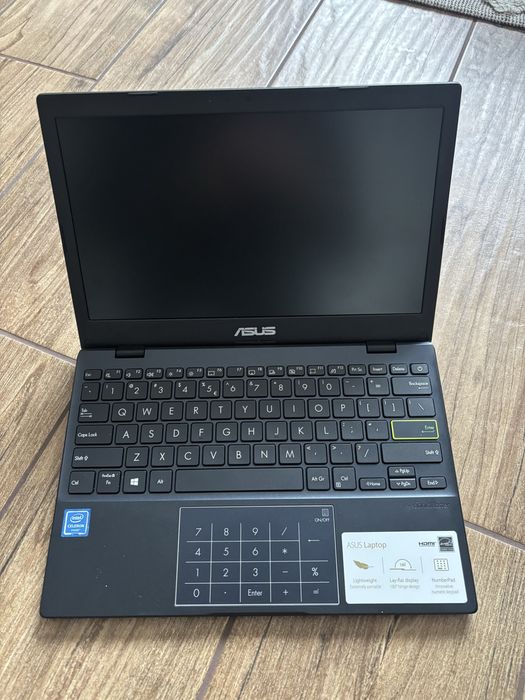 Laptop Asus E210M
