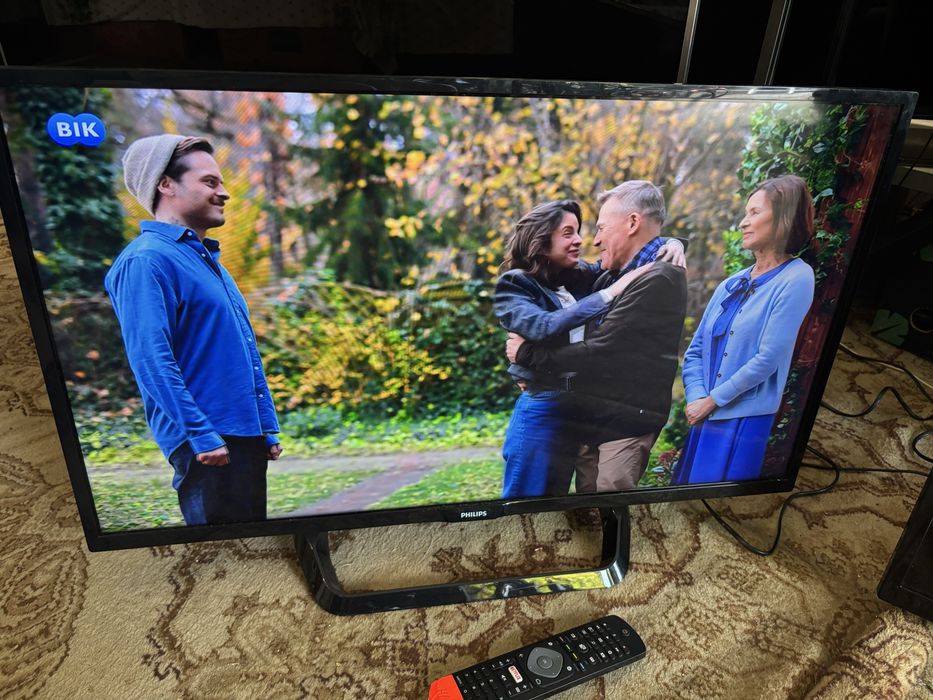 Telewizor LED Philips 32 cale ze Smartem i dekoderem DVBT2 z pilotem