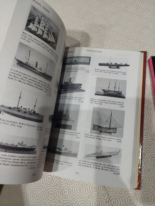 Extraordinário livro brinquedos lyle price guide