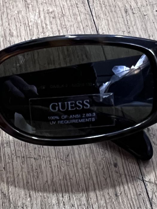 Óculos de Sol Guess Vintage "Muse" – Estilo Y2K Tartaruga