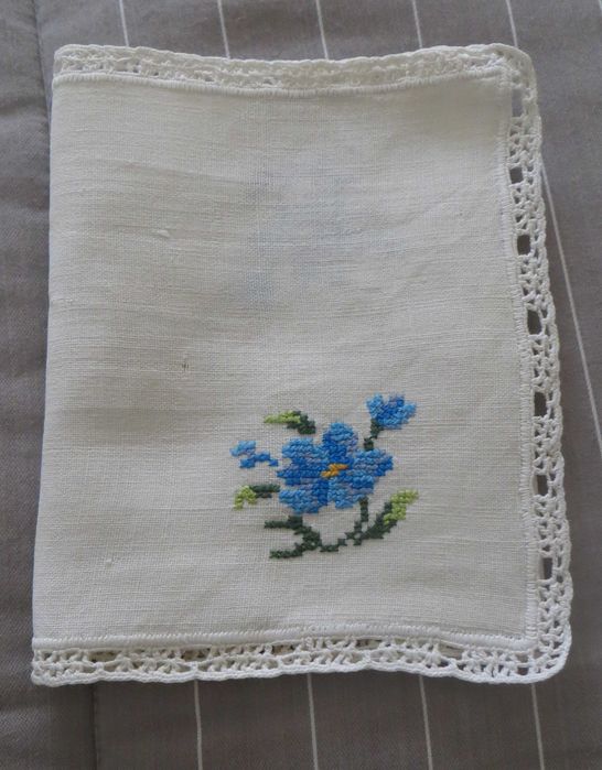 Antiques – Linen Apron Woven and Hand-Embroidered – 42 × 19 cm