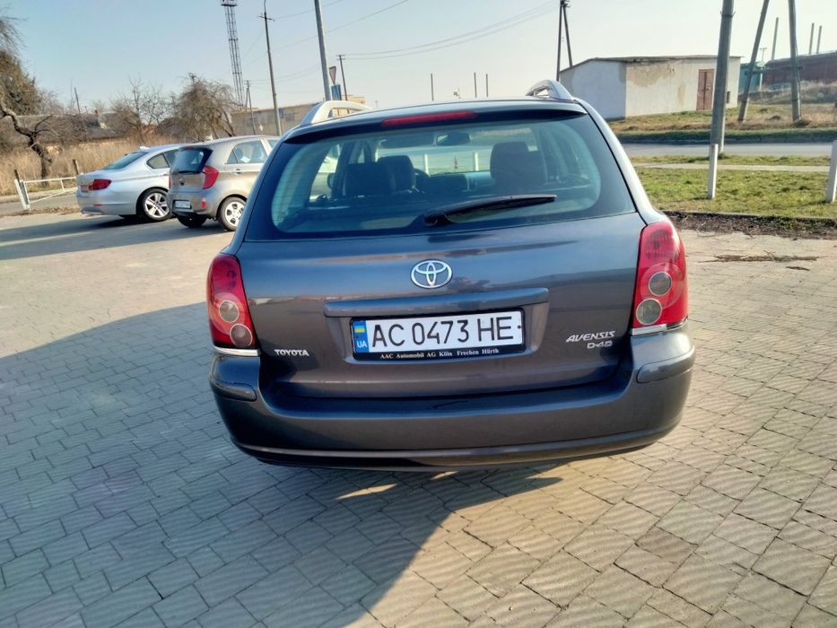 Тойота  Авенсіс .