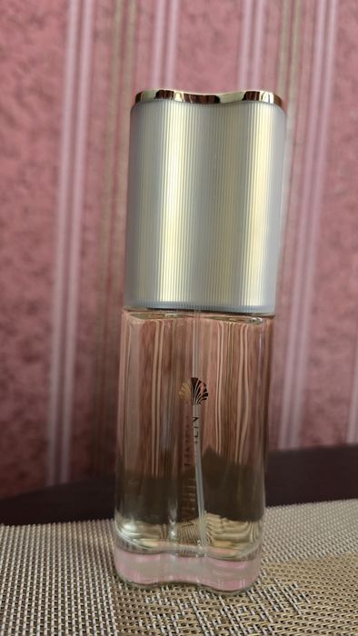 Estee Lauder white linen