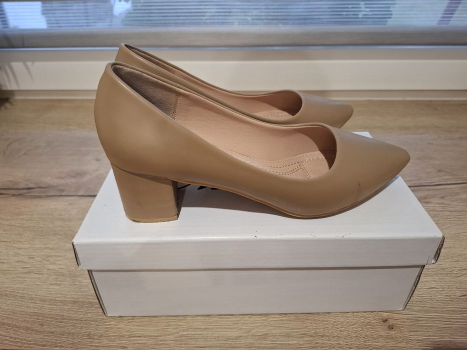 Czółenka na słupku