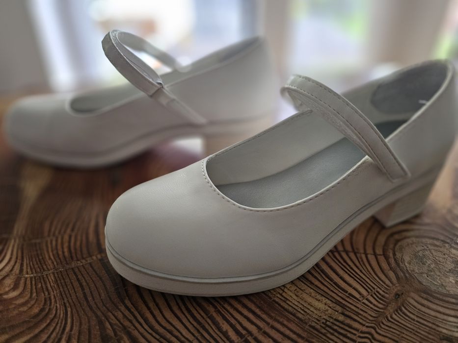 Buty do I Komunii dla dziewczynki