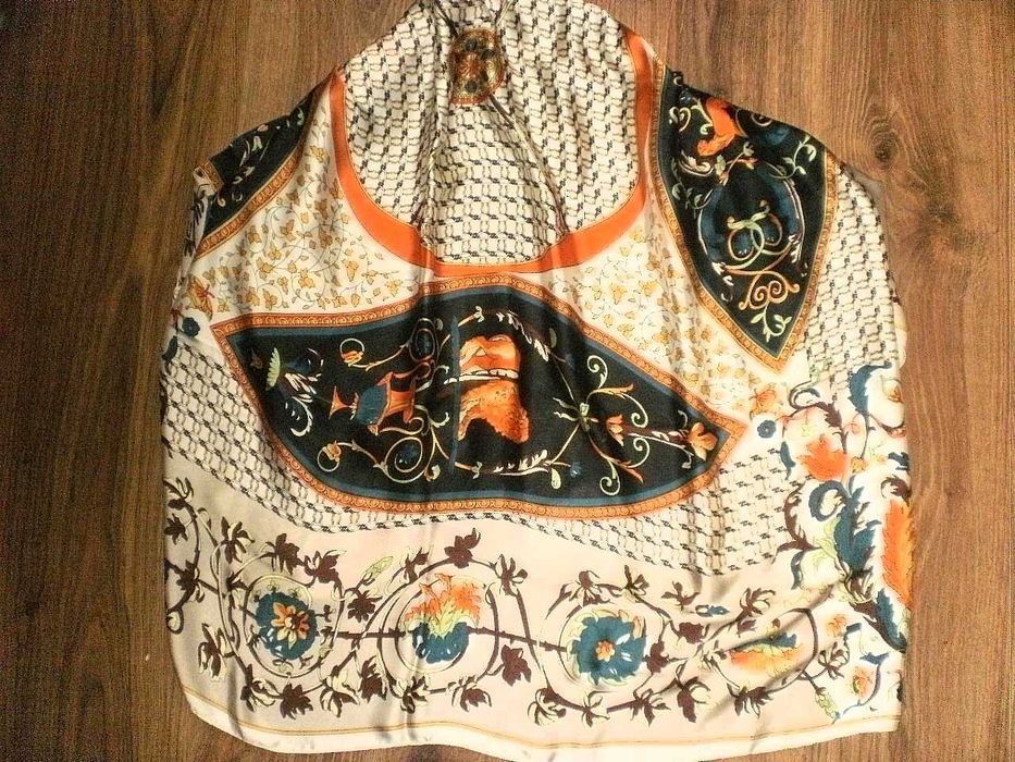 Chusta duża z jedwabiem .Made in P.R.C.