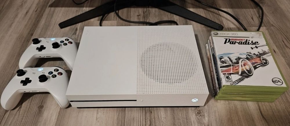 (Без Передоплати) X box One S 1tb 2 Джойстика / Стан 10/10