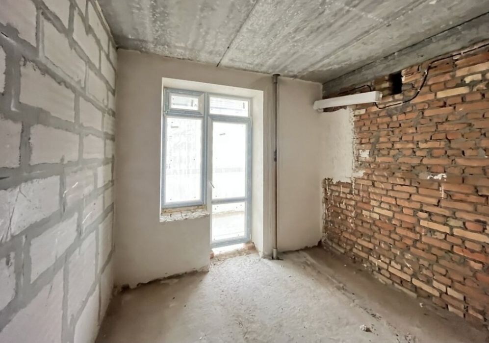 Свіила 1к Не кутова, середній поверх Діє переуступка! 42345