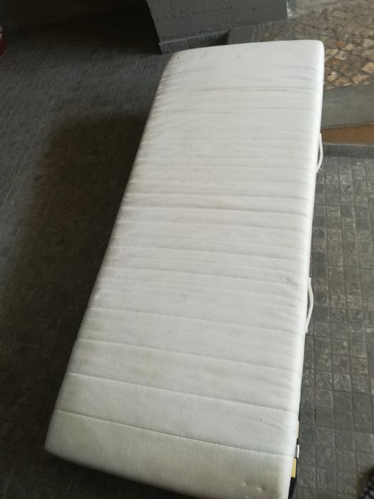 Cama de solteiro 90por 2m