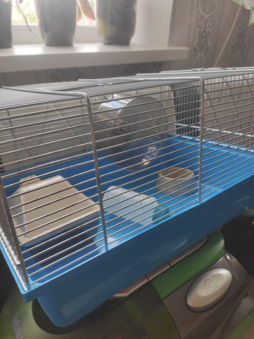 Клітка для ховрашка з наповненням.