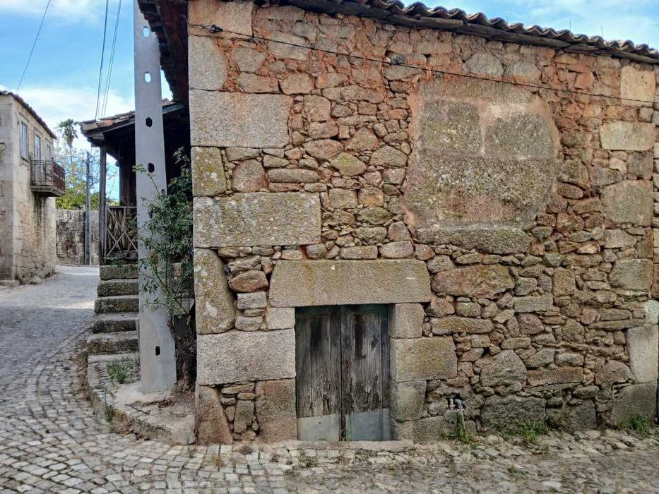 Casa de Aldeia para restauro
