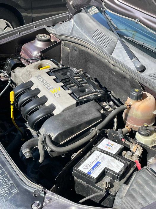 Renault Clio II 1.2 16V (2003) - Fumo no Motor (Recuperação/Peças)