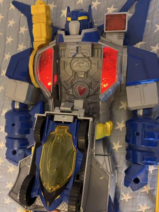 Transformer 40cm com peças e efeitos sonoros e luzes