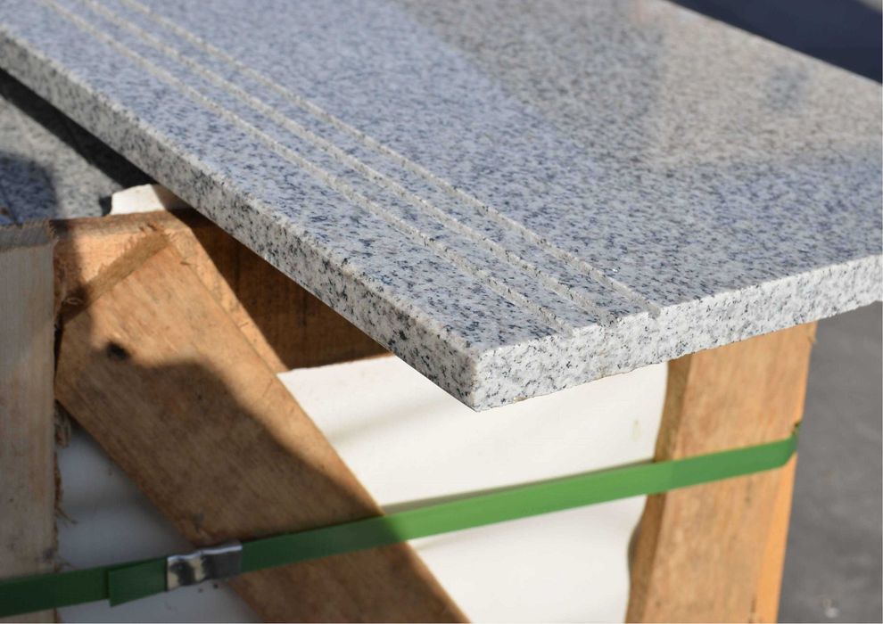 Stopień granitowy G603 poler 150x33x2 cm z antypoślizgowymi ryflami