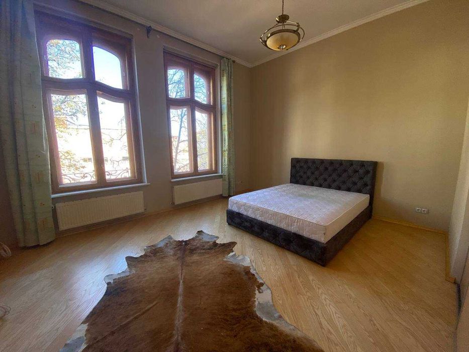 Австрійський люкс, трикімнатна квартира вул. Мазепи