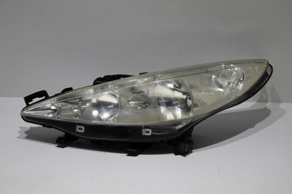 peugeot 207 lampa przód przednia lewa brudna w środku