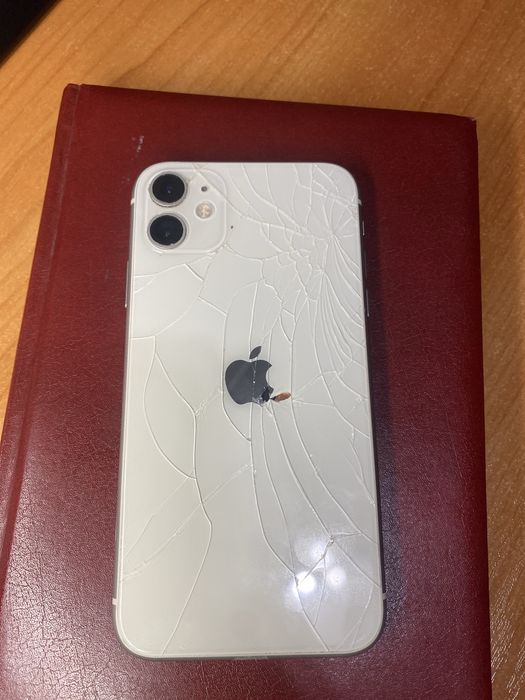 Продам iphone 11 на запчасти